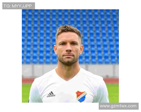 足球11号球员代表性人物分析及其在历史中的地位与影响