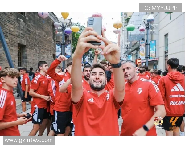 足球球星的休闲时光：从放松健身到旅行探索，如何平衡职业与个人生活